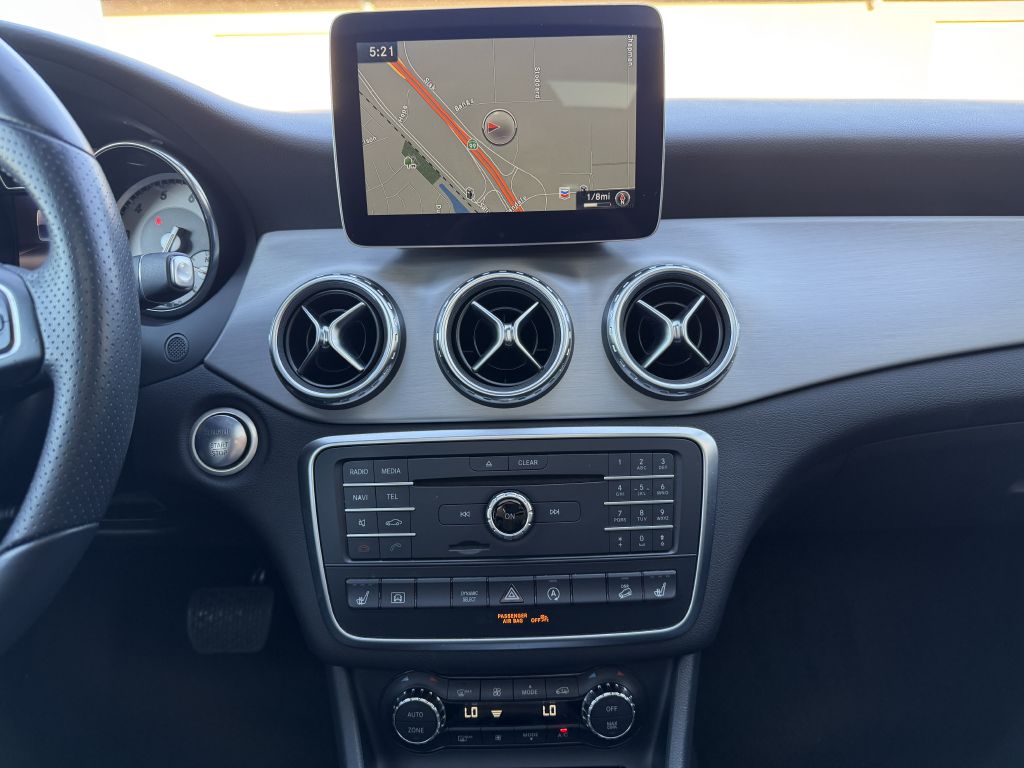 Photo 29 of this MERCEDES-BENZ GLA