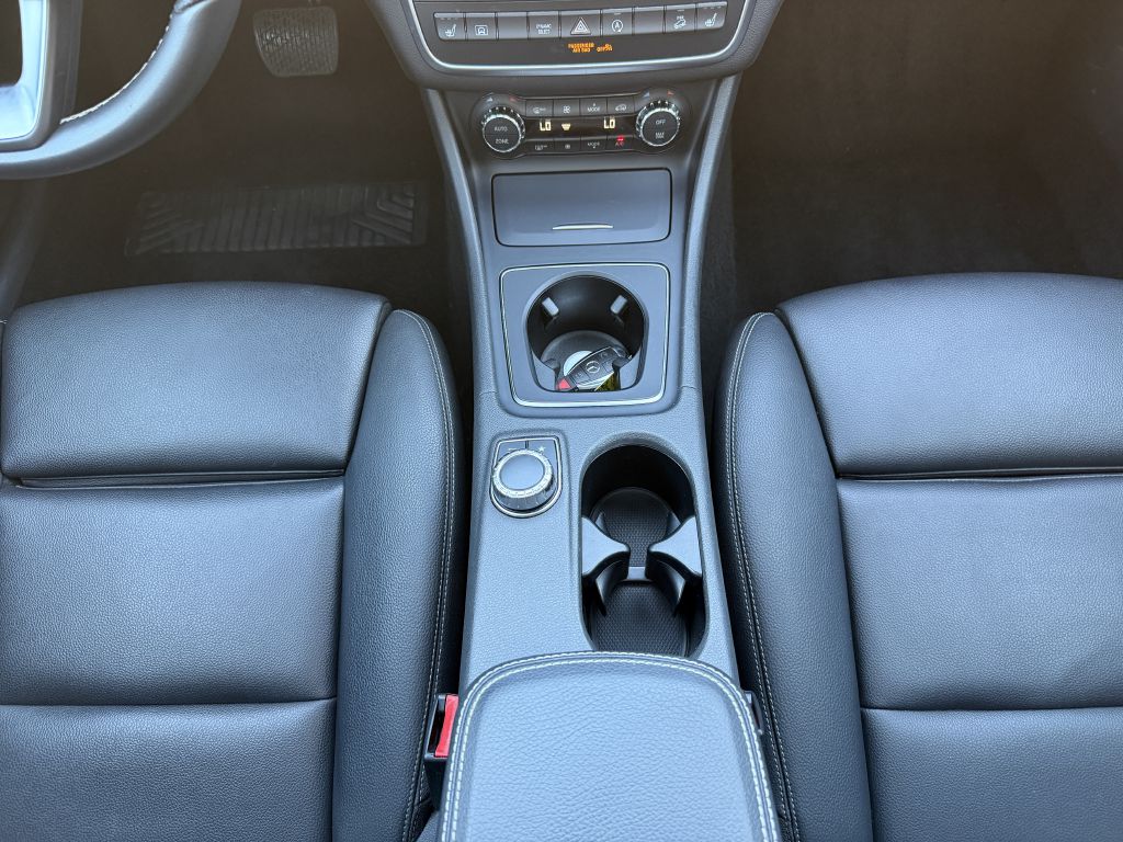 Photo 30 of this MERCEDES-BENZ GLA