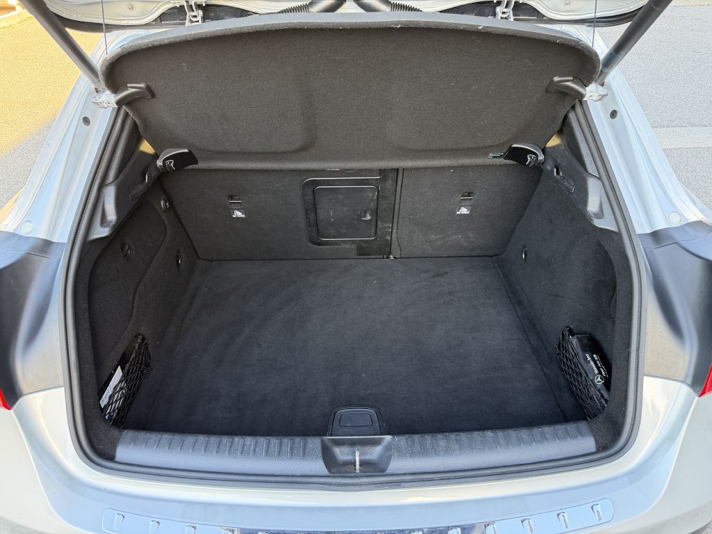 Photo 35 of this MERCEDES-BENZ GLA