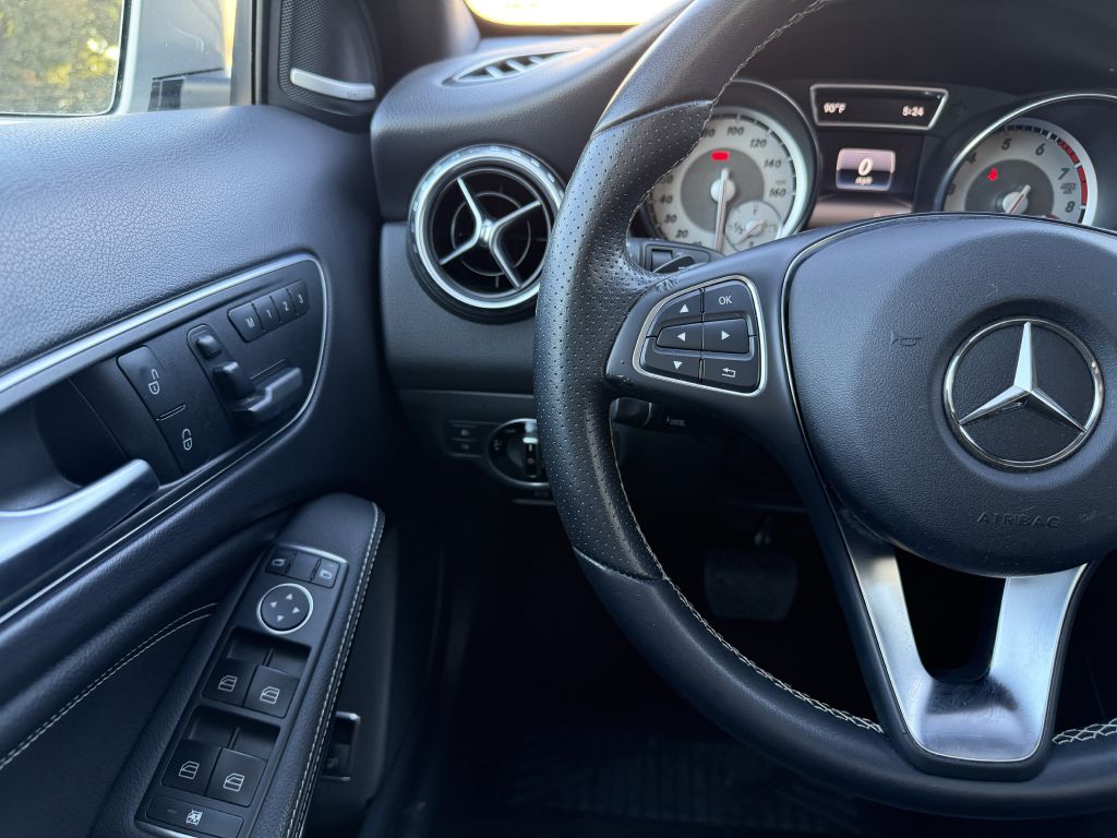 Photo 39 of this MERCEDES-BENZ GLA