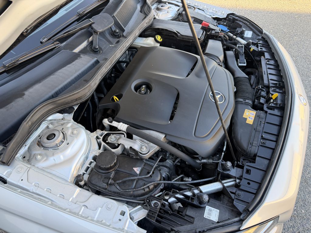 Photo 40 of this MERCEDES-BENZ GLA