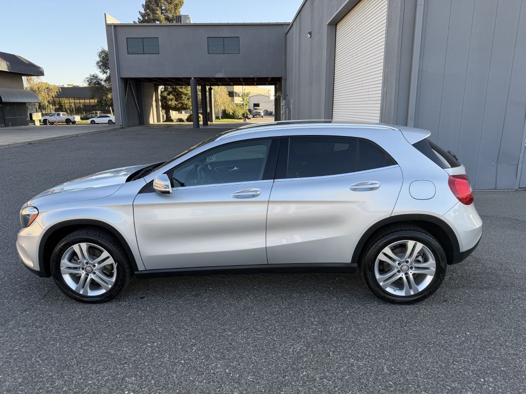 Photo 54 of this MERCEDES-BENZ GLA