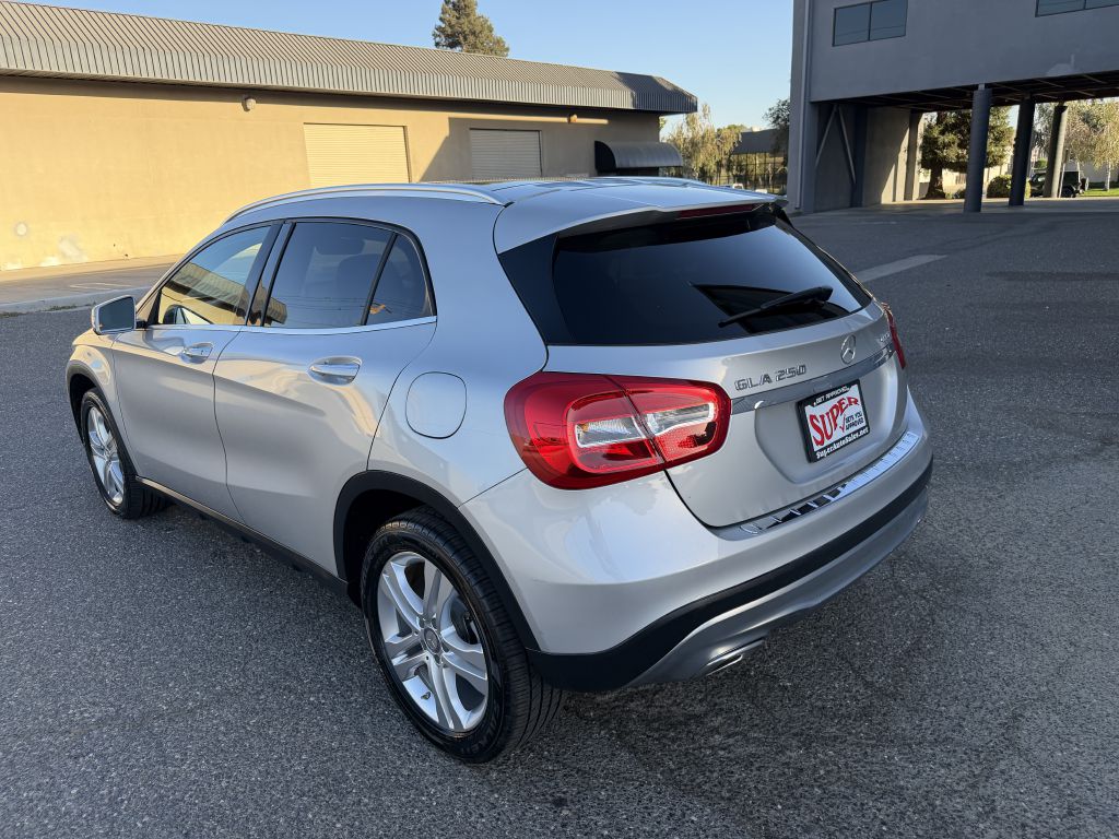 Photo 55 of this MERCEDES-BENZ GLA