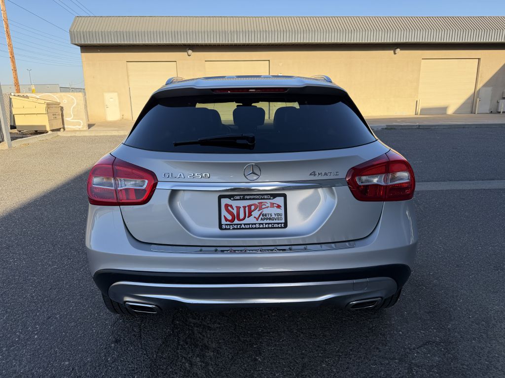 Photo 56 of this MERCEDES-BENZ GLA