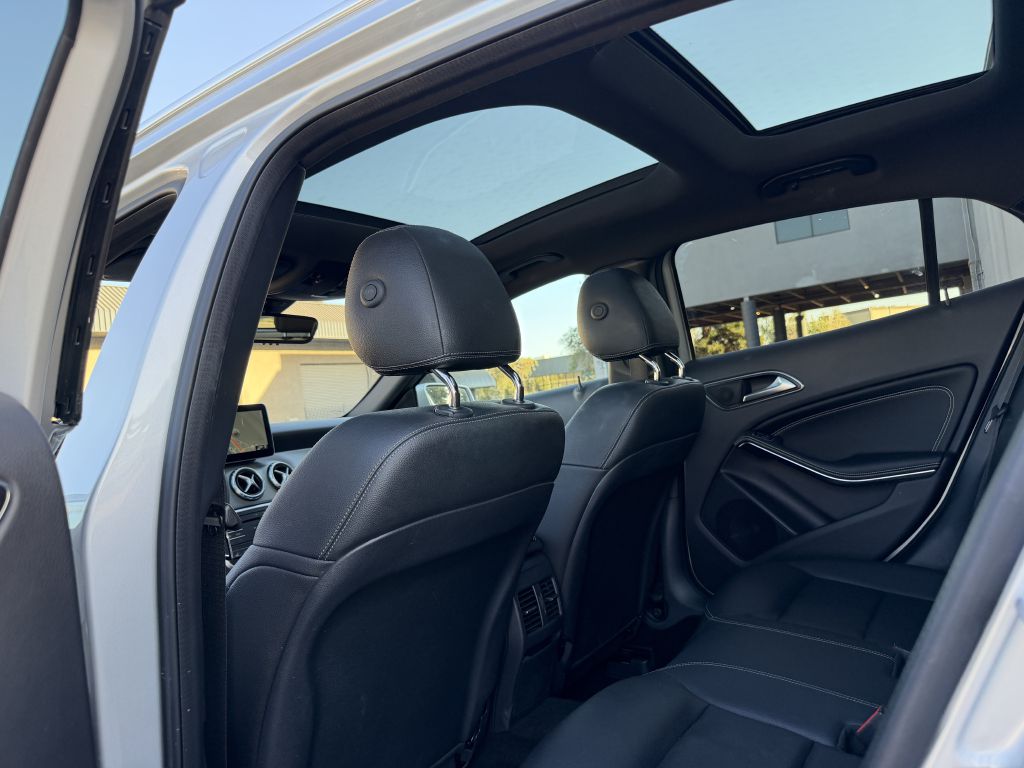 Photo 60 of this MERCEDES-BENZ GLA