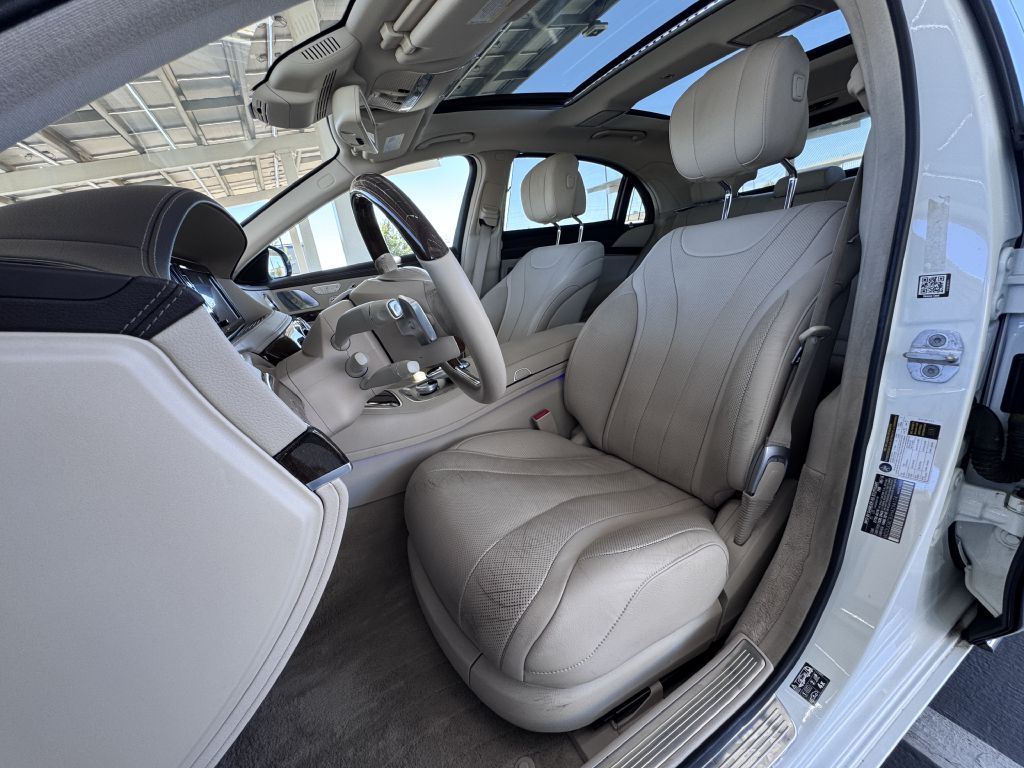 Photo 14 of this MERCEDES-BENZ S-CLASS
