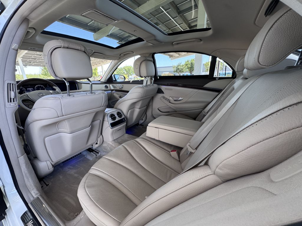 Photo 15 of this MERCEDES-BENZ S-CLASS