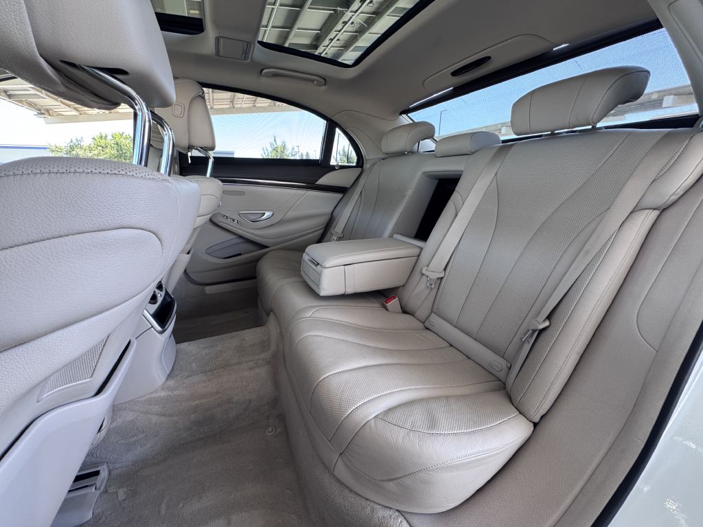 Photo 16 of this MERCEDES-BENZ S-CLASS