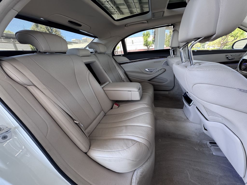 Photo 18 of this MERCEDES-BENZ S-CLASS