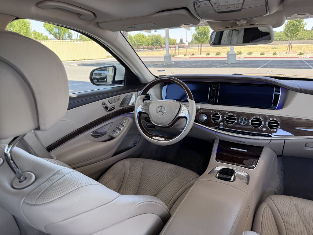 Photo 21 of this MERCEDES-BENZ S-CLASS