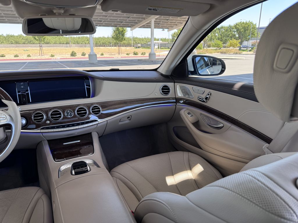 Photo 22 of this MERCEDES-BENZ S-CLASS