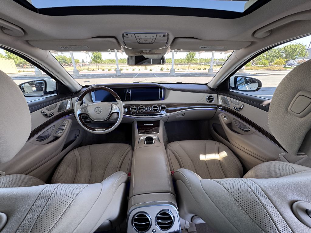 Photo 26 of this MERCEDES-BENZ S-CLASS