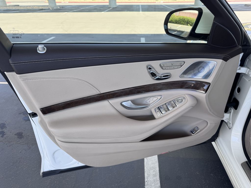 Photo 28 of this MERCEDES-BENZ S-CLASS