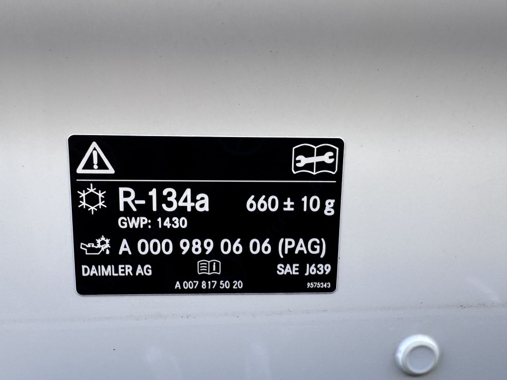 Photo 38 of this MERCEDES-BENZ S-CLASS