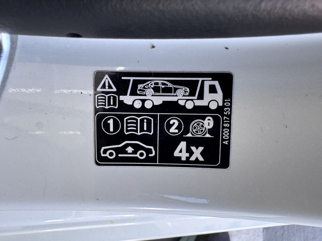 Photo 42 of this MERCEDES-BENZ S-CLASS