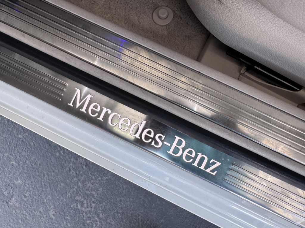Photo 46 of this MERCEDES-BENZ S-CLASS