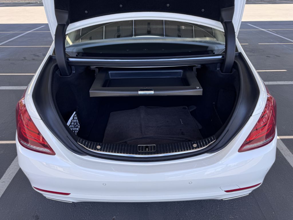 Photo 56 of this MERCEDES-BENZ S-CLASS