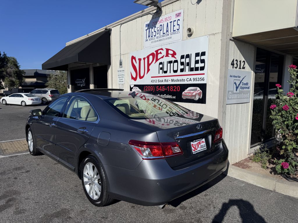 Photo 13 of this LEXUS ES
