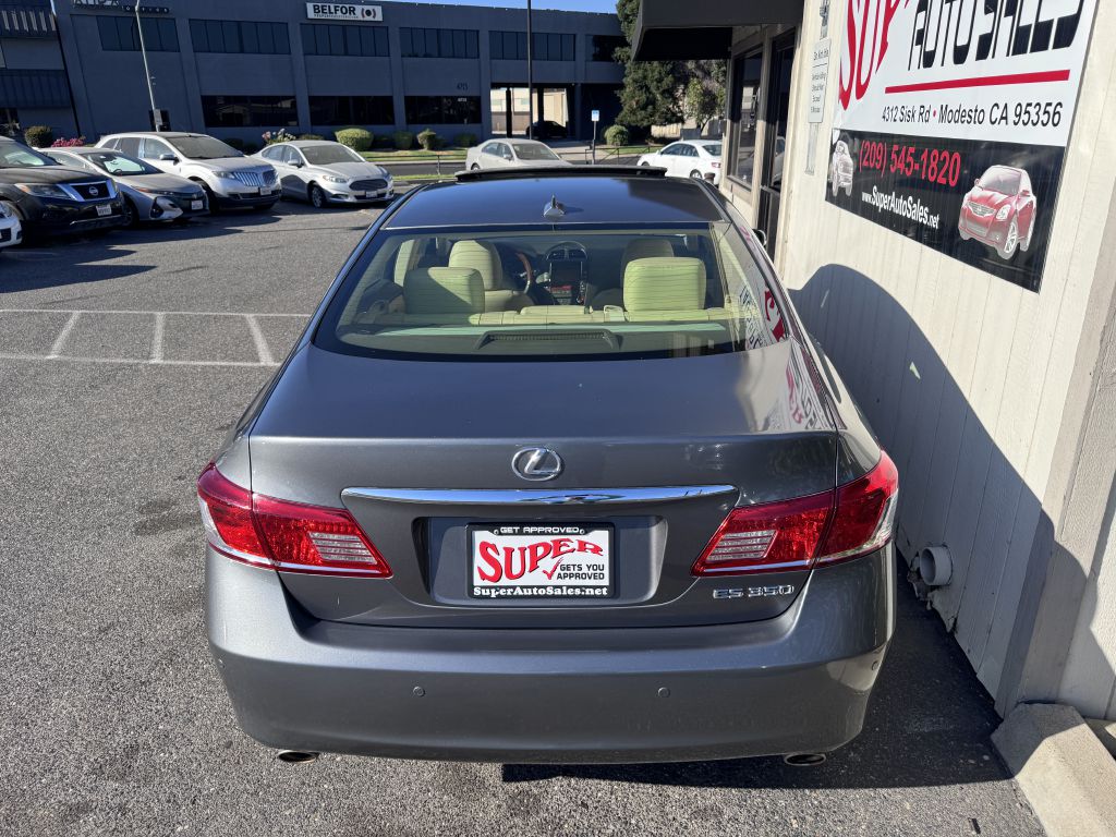Photo 14 of this LEXUS ES
