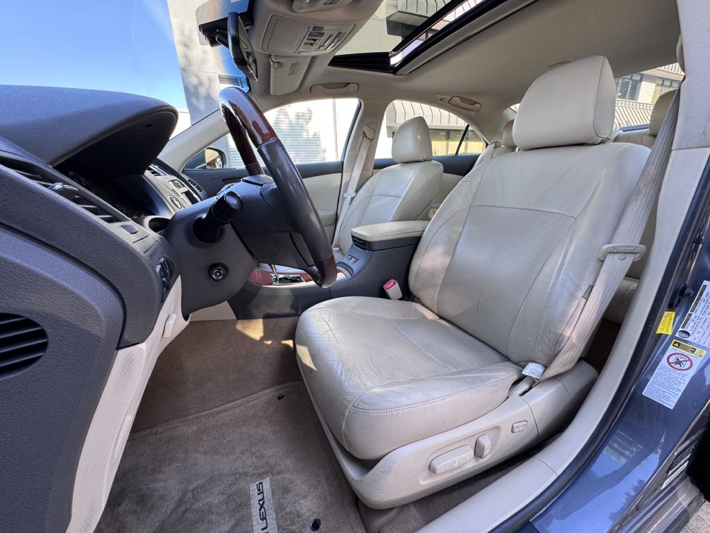 Photo 16 of this LEXUS ES