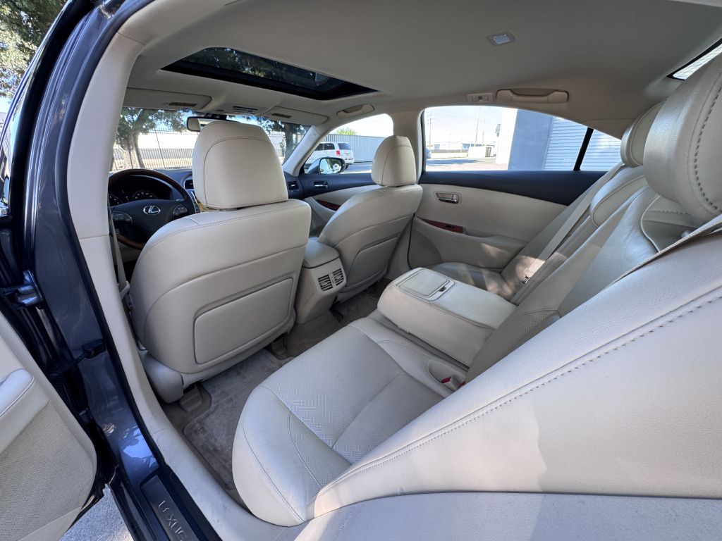 Photo 17 of this LEXUS ES