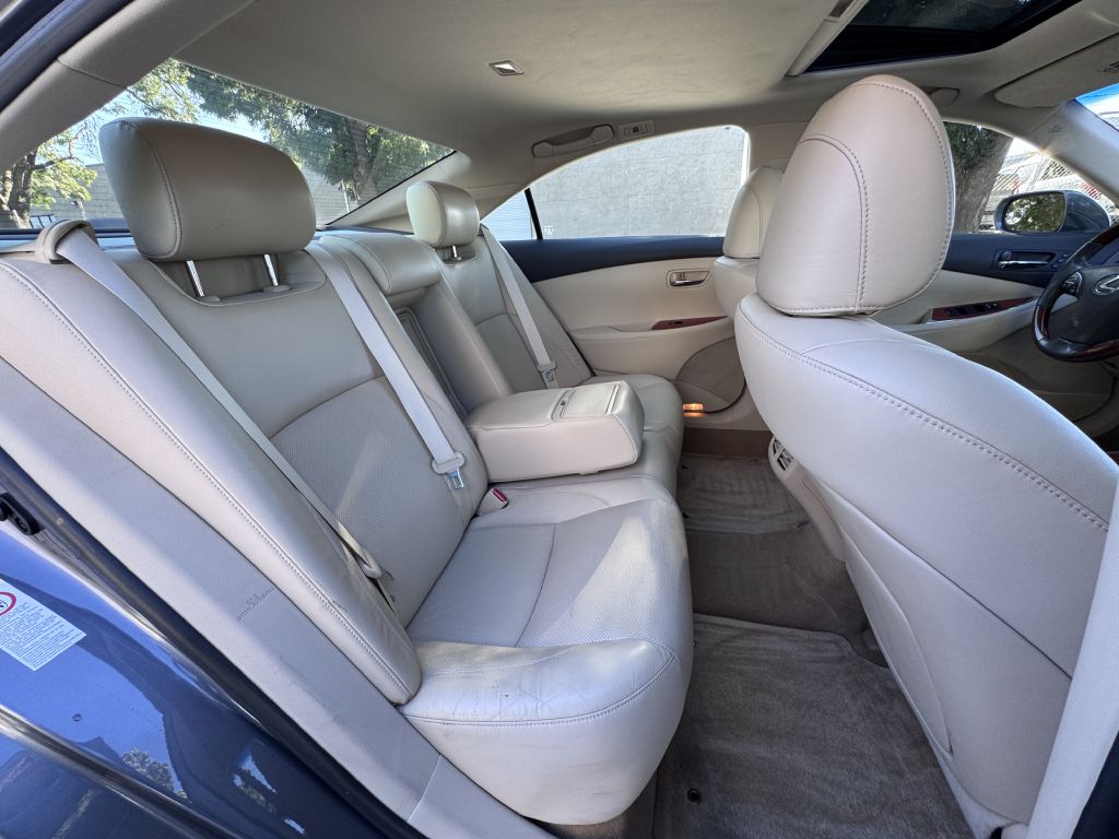Photo 20 of this LEXUS ES