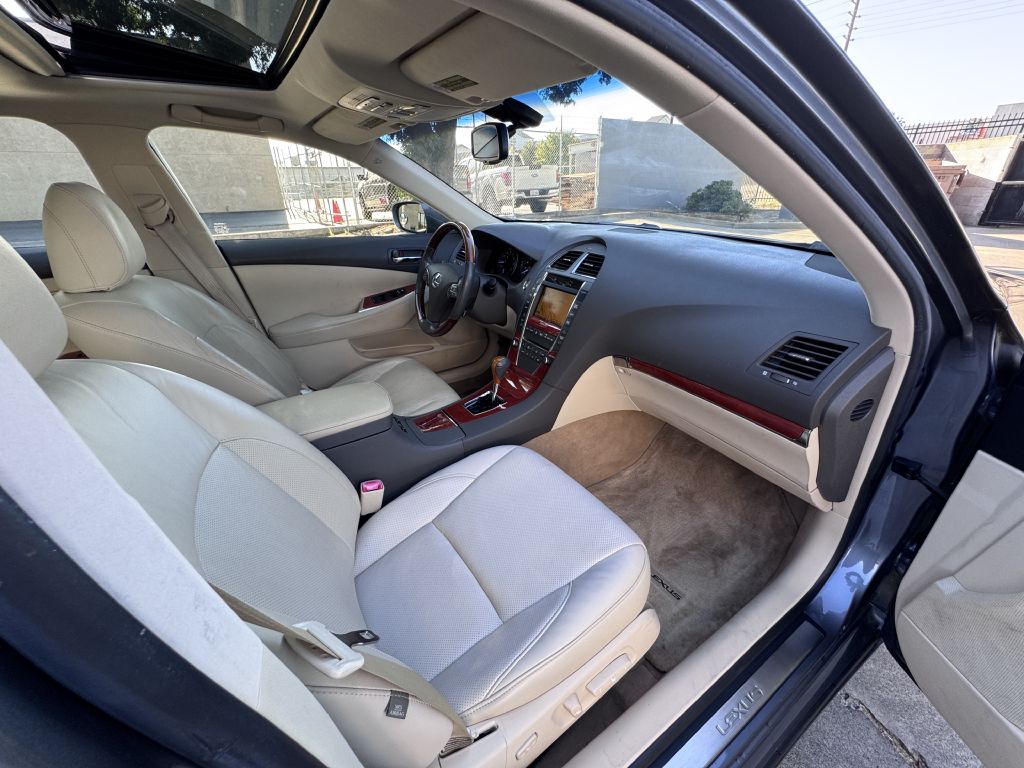 Photo 21 of this LEXUS ES