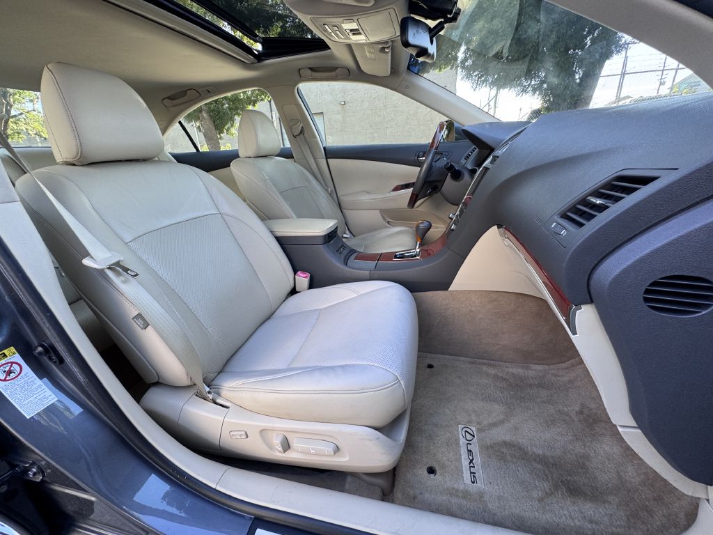 Photo 22 of this LEXUS ES
