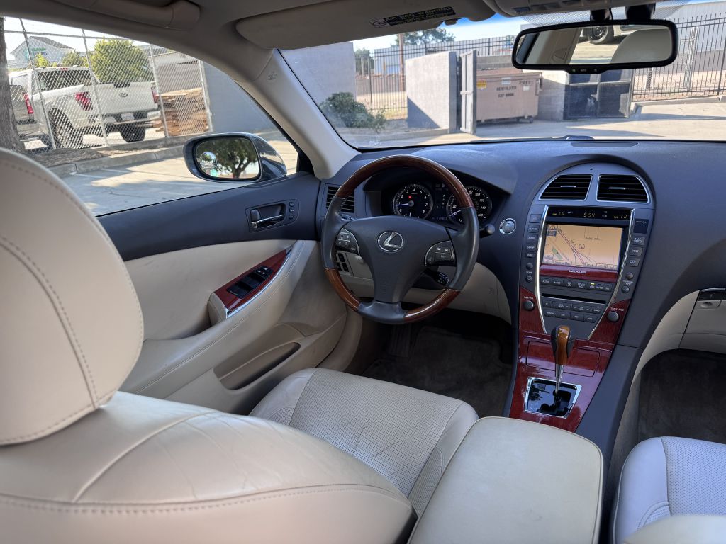 Photo 23 of this LEXUS ES