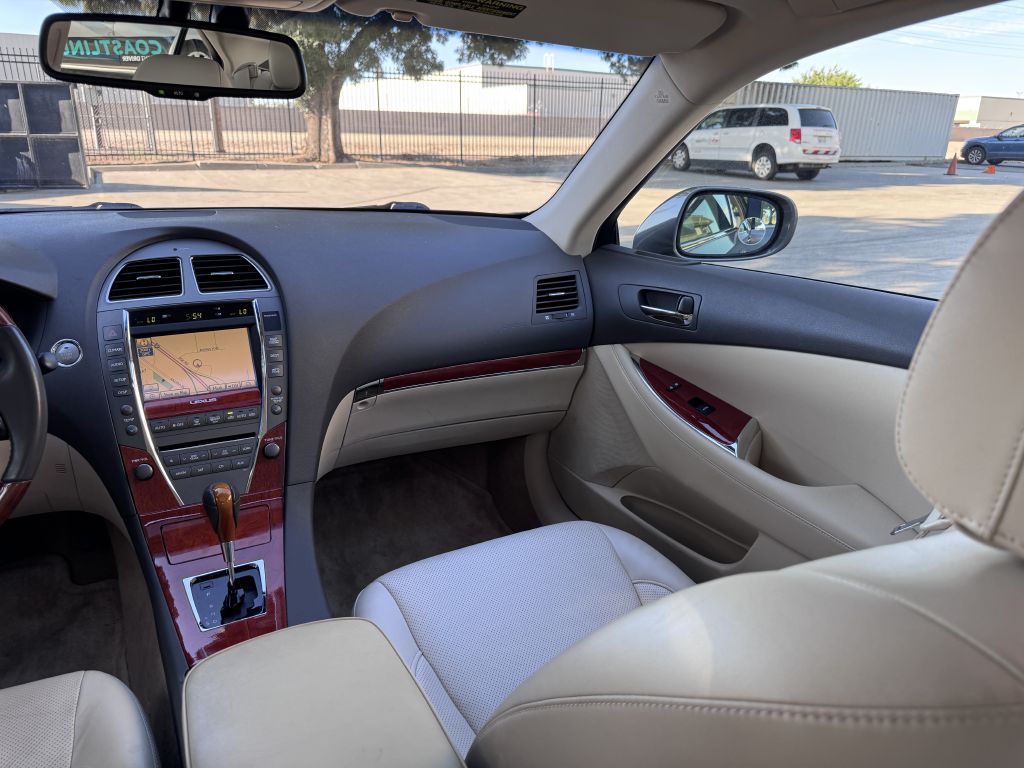 Photo 24 of this LEXUS ES