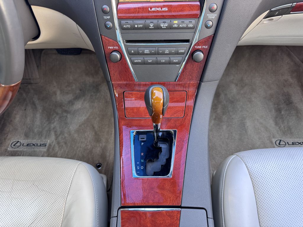 Photo 28 of this LEXUS ES