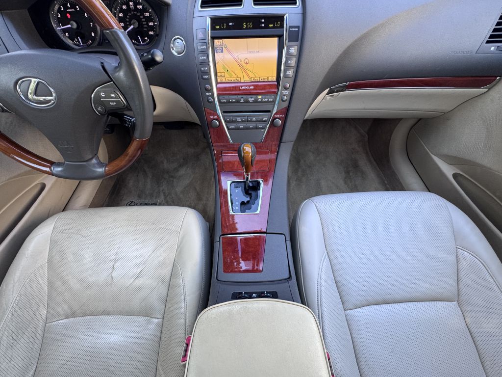 Photo 29 of this LEXUS ES