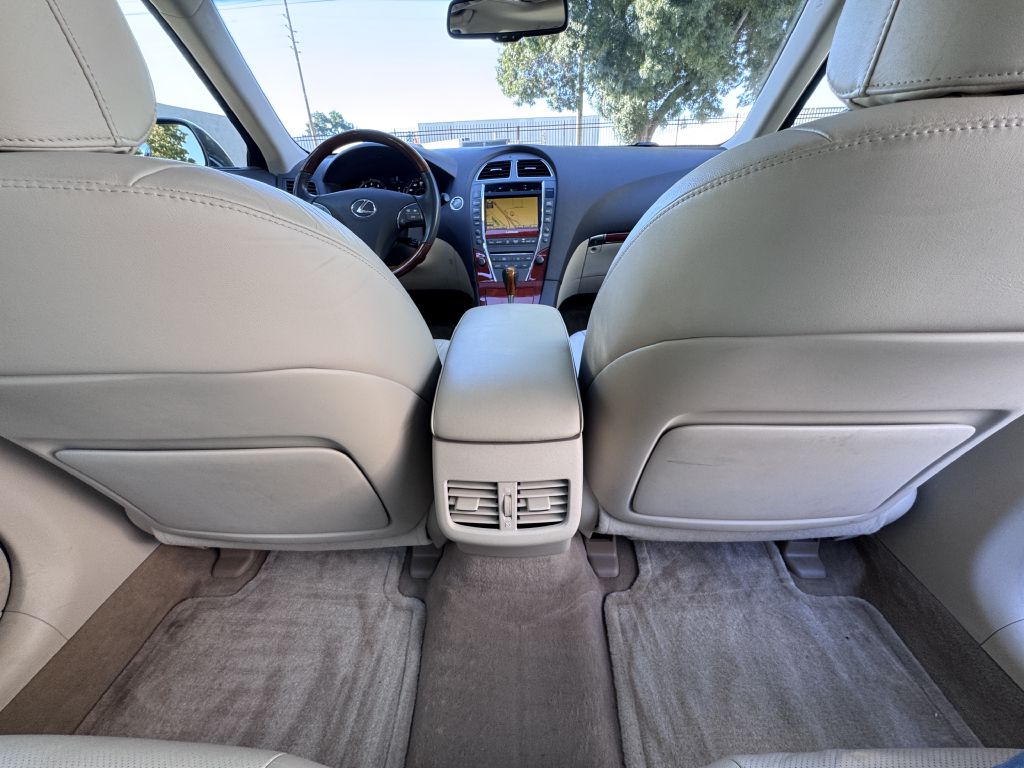 Photo 31 of this LEXUS ES