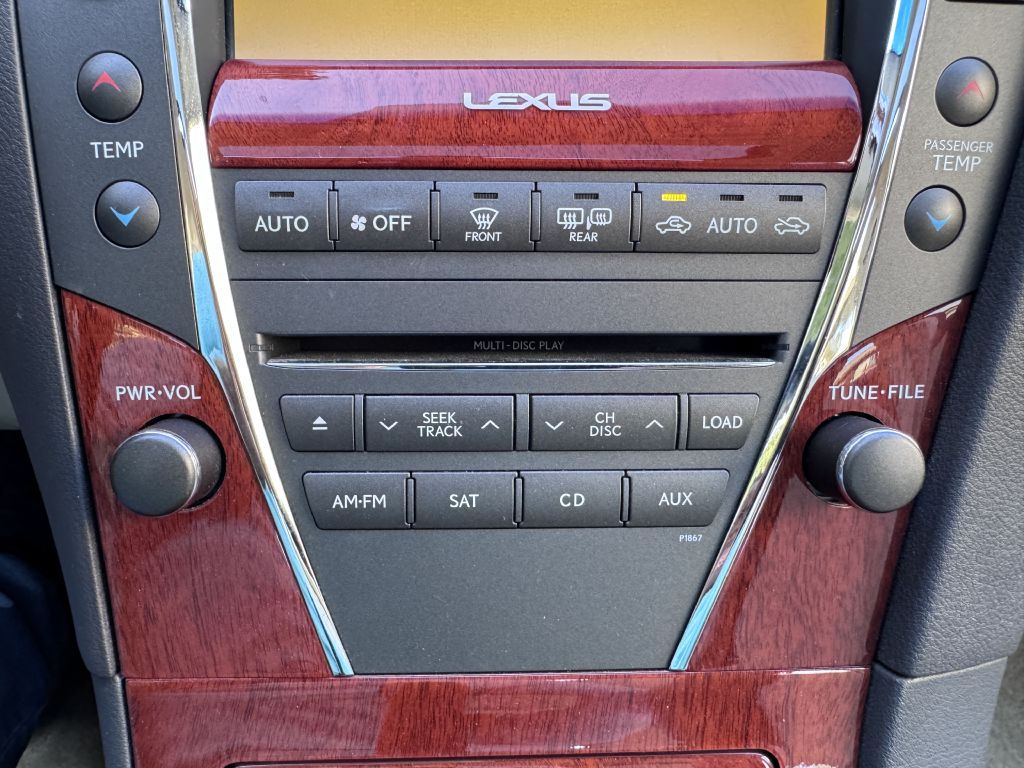 Photo 36 of this LEXUS ES