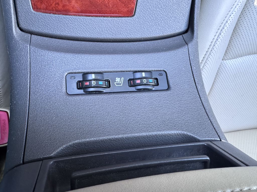 Photo 37 of this LEXUS ES