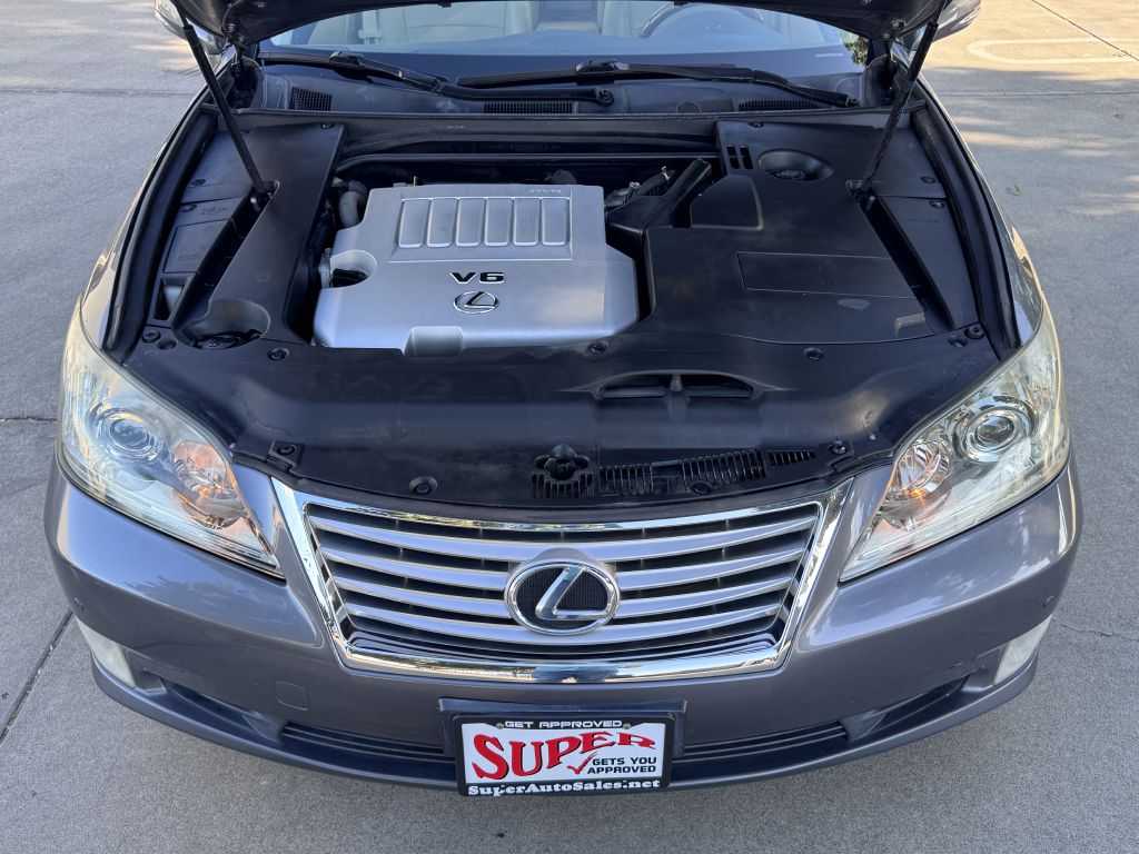 Photo 48 of this LEXUS ES
