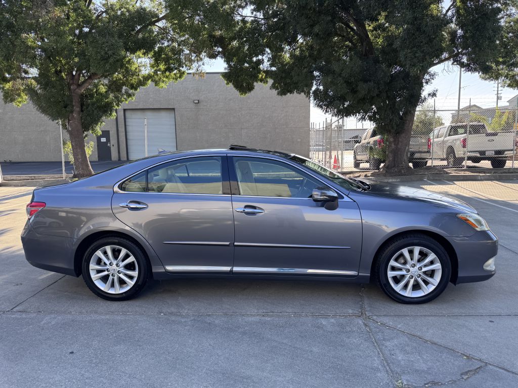 Photo 60 of this LEXUS ES