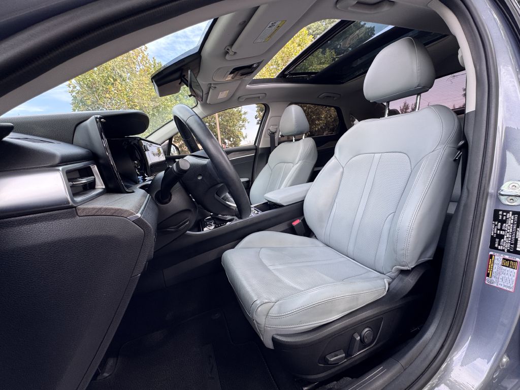 Photo 14 of this KIA K5