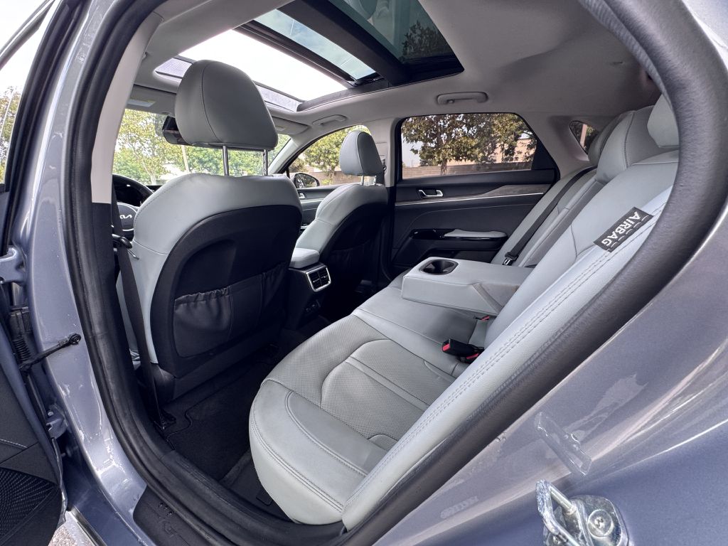 Photo 15 of this KIA K5