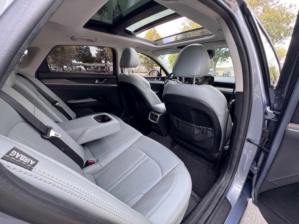 Photo 17 of this KIA K5