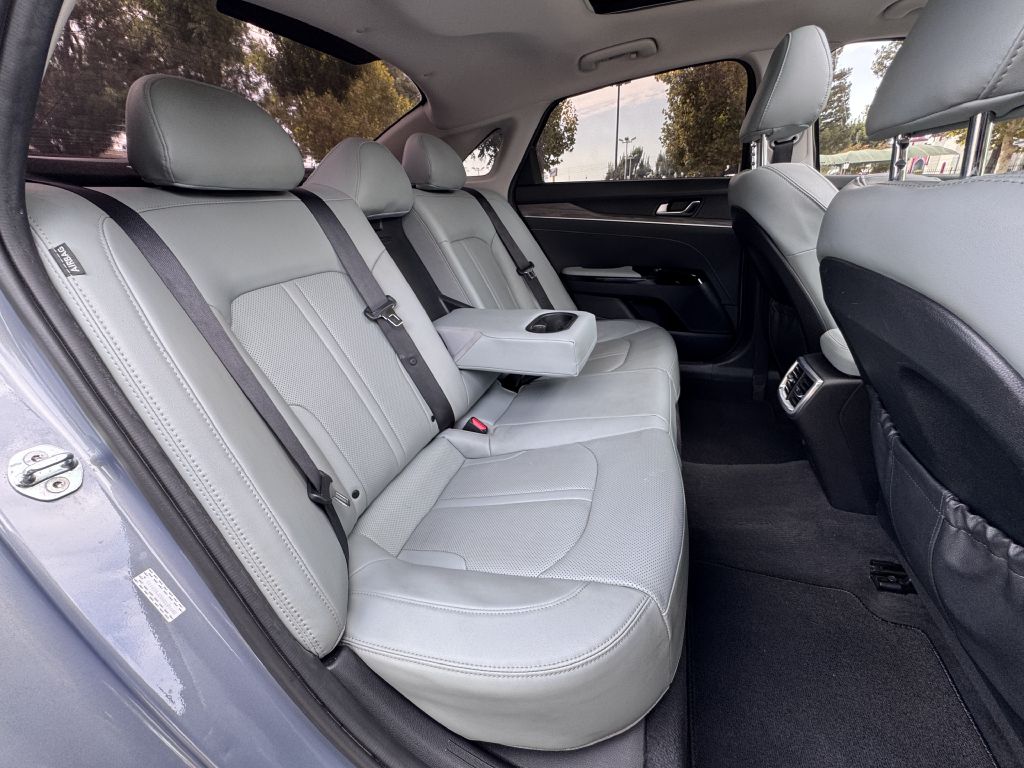 Photo 18 of this KIA K5