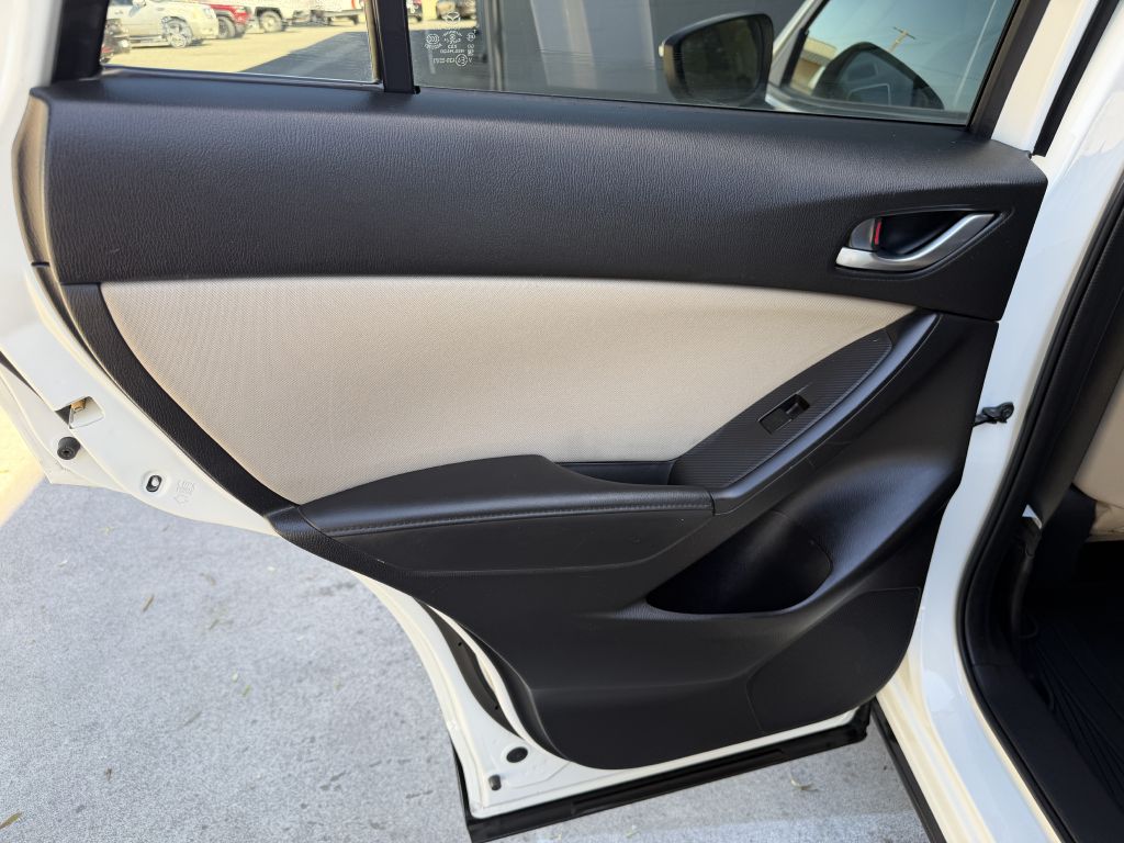 Photo 37 of this MAZDA CX-5