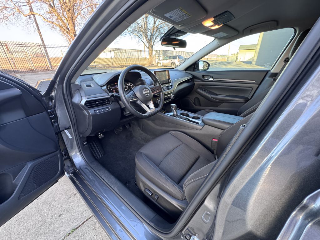 Photo 16 of this NISSAN ALTIMA