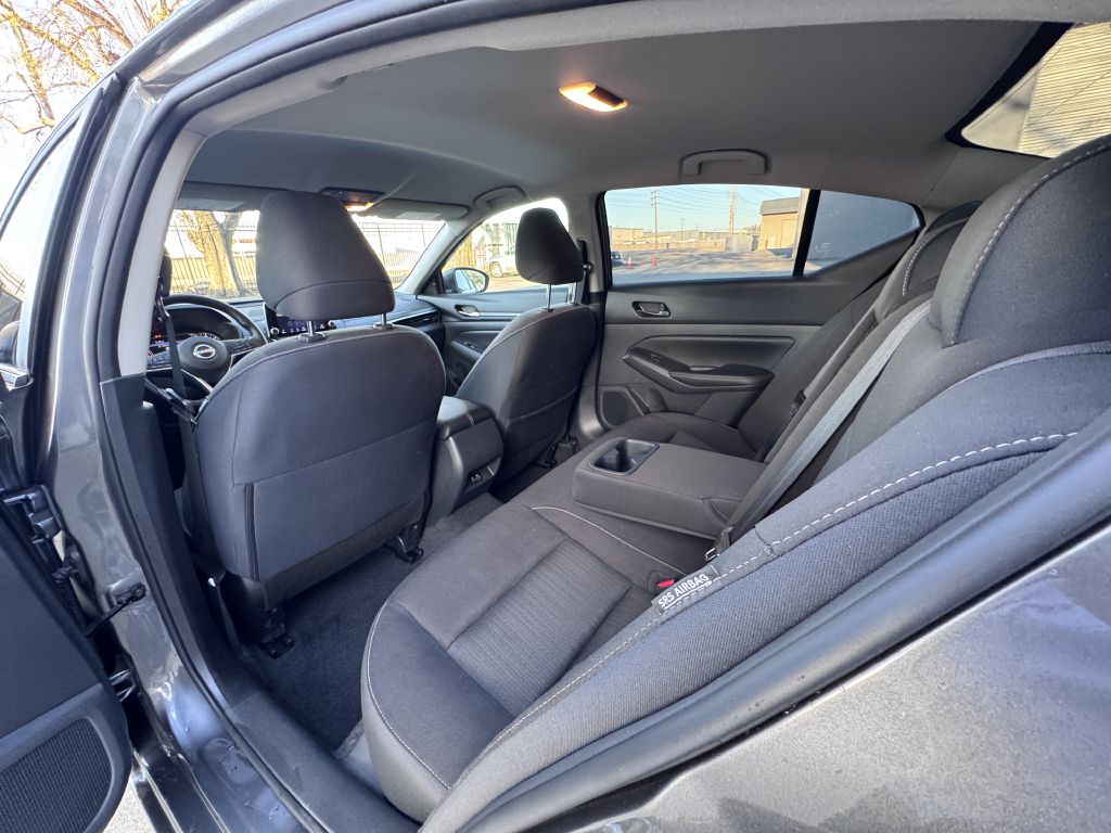 Photo 18 of this NISSAN ALTIMA