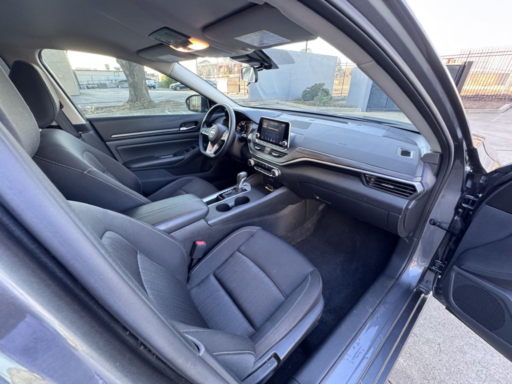 Photo 22 of this NISSAN ALTIMA