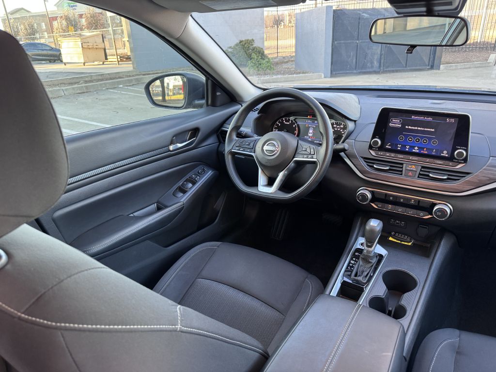 Photo 24 of this NISSAN ALTIMA