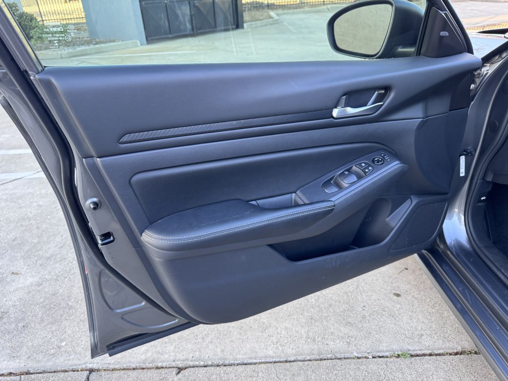 Photo 36 of this NISSAN ALTIMA