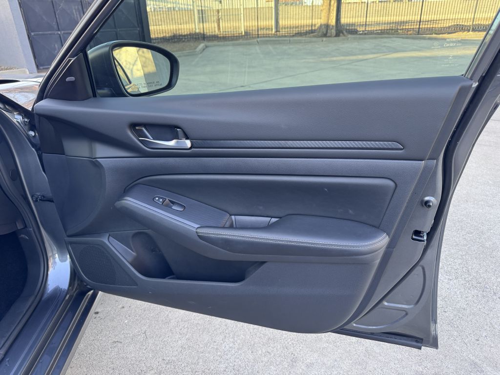 Photo 39 of this NISSAN ALTIMA