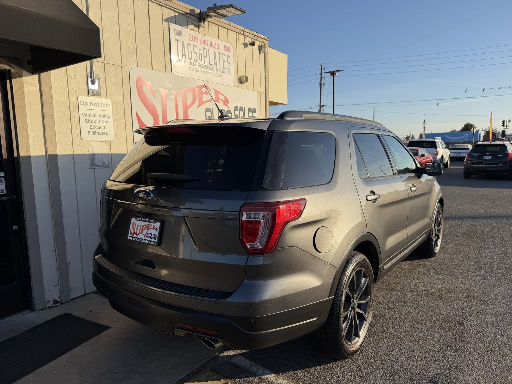 Photo 6 of this FORD EXPLORER