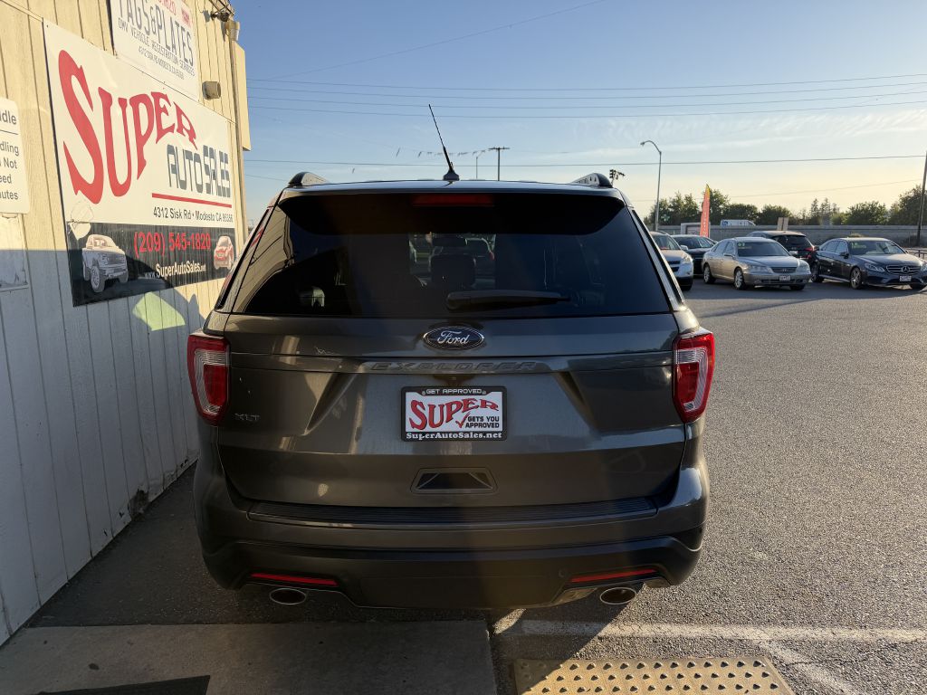 Photo 7 of this FORD EXPLORER
